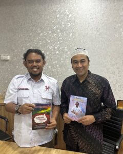 Buku Menggapai Kemuliaan untuk waketum PERHAPI mas Resvani